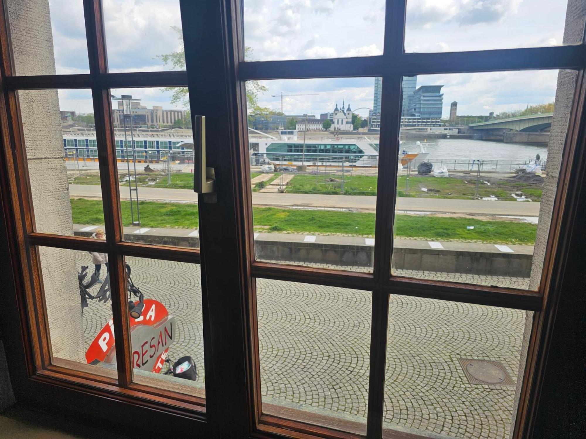 Haus Enteresan Aparthotel Кьолн Екстериор снимка