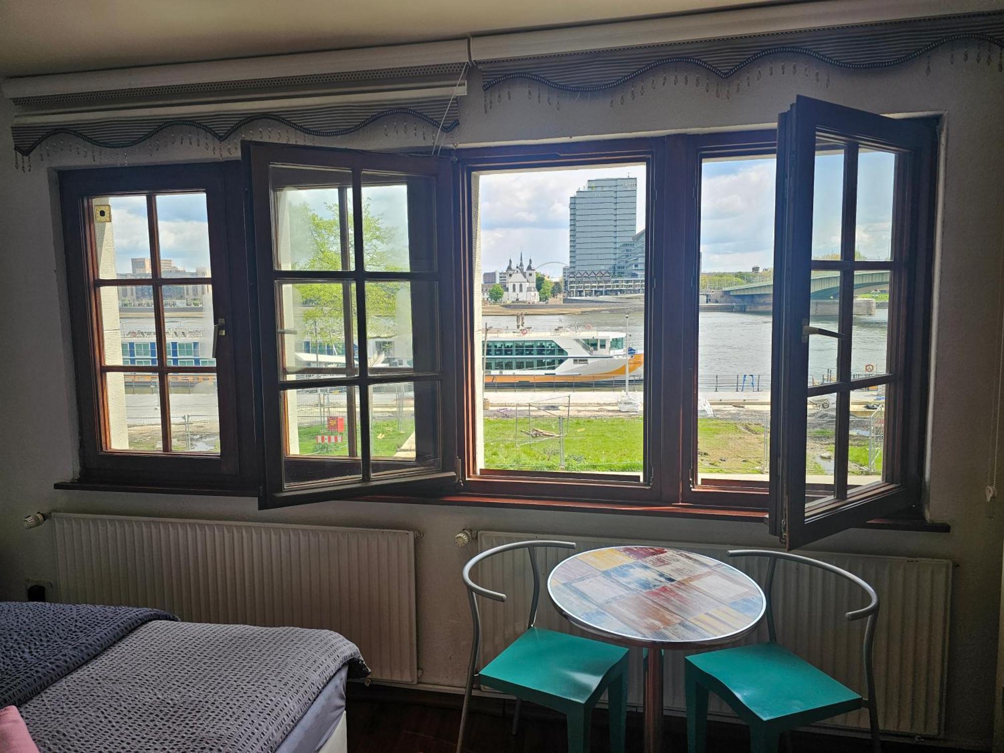 Haus Enteresan Aparthotel Кьолн Екстериор снимка