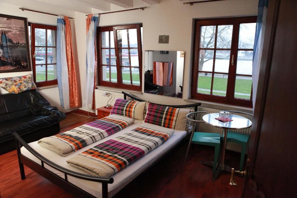 Haus Enteresan Aparthotel Кьолн Стая снимка
