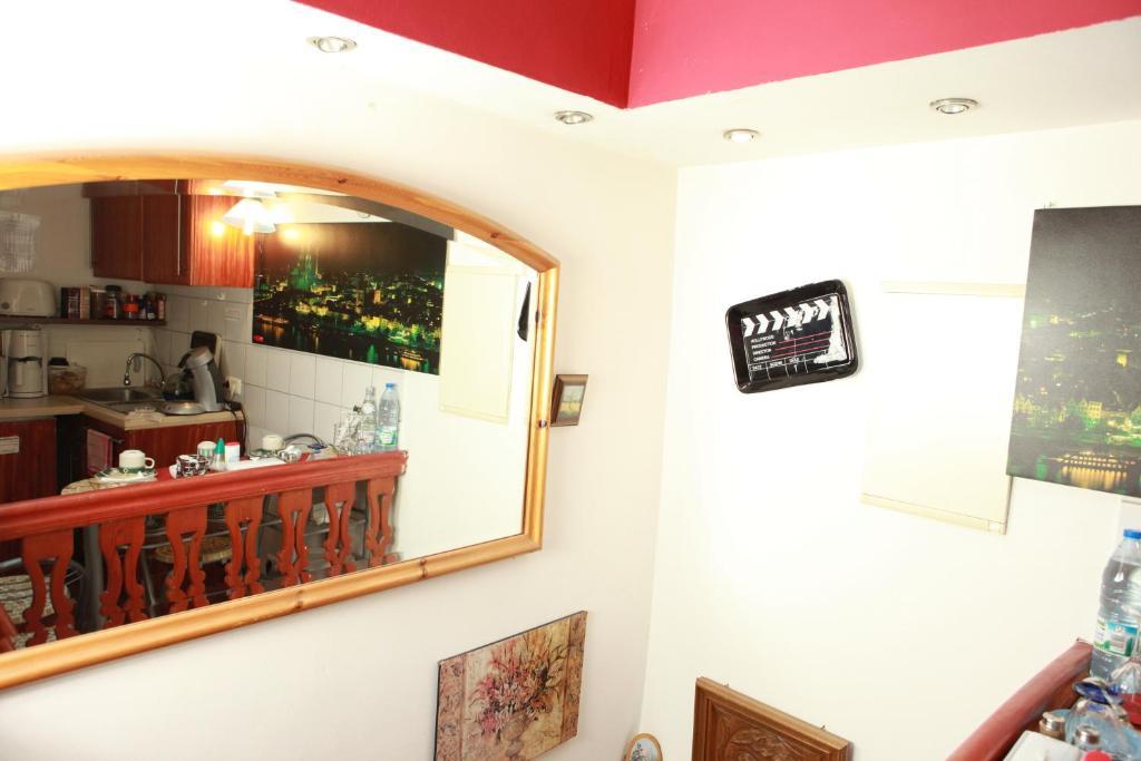 Haus Enteresan Aparthotel Кьолн Стая снимка