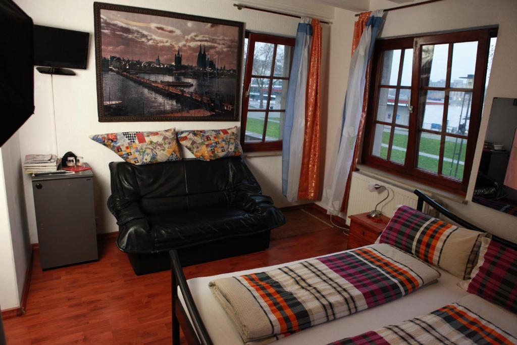 Haus Enteresan Aparthotel Кьолн Стая снимка